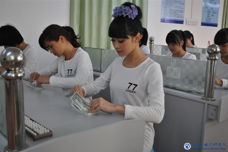 亚洲AV午夜成人片精品网站