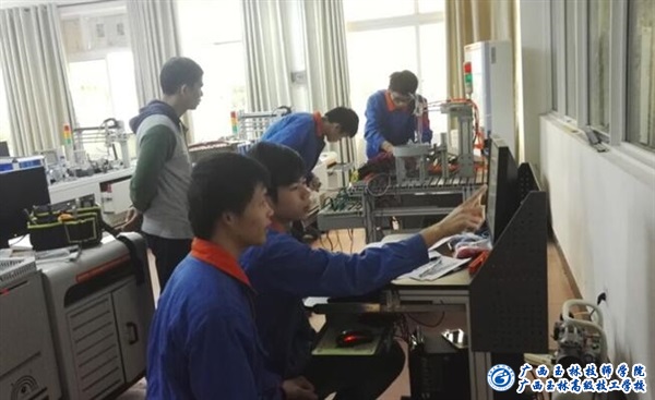 亚洲AV午夜成人片精品网站