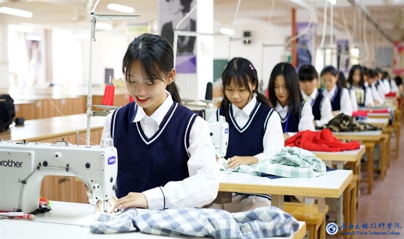 亚洲AV午夜成人片精品网站