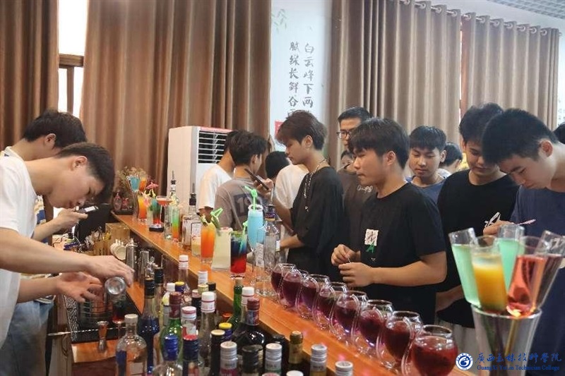 亚洲AV午夜成人片精品网站